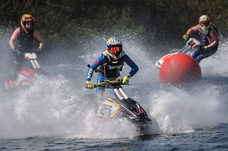 85 Richard Gilbert leads at the turn.jpg